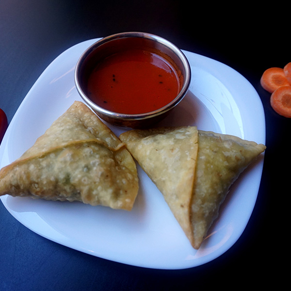 Vegetable samosa (2 pieces) (A1, A10, A12)